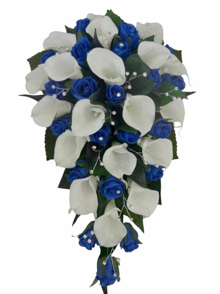 Featured image for “Bouquet da sposa calle e rose blu”