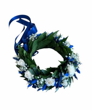 Coroncina di alloro bianca e blu con rose e gypsophila